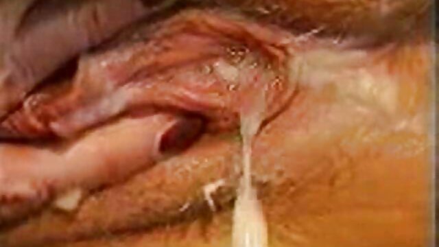 مردی با کت و عگس سگسی عربی شلوار تجاری یک کونی درست می کند و یک دختر برنزه را لعنتی می کند