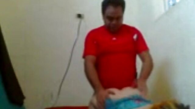 MILF با کاغذ پستان بزرگ ، کف دفتر را تجزیه کرده و شلوار آبی خود را از تنش درمی فیلم سکیس عربی آورد