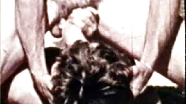 کارفرما الاغ فیلمسکسی عربی بزرگ پیشخدمت را چروکیده و در موقعیت یک زن سوار ، او را در داخل چکش چکش زد