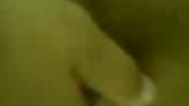 یک زن چاق با سینه های بزرگ سکس اماتور عربی و در اتاق خواب سفید منتظر یک Hahaal و انتخاب یک اسباب بازی جنسی برای خودارضایی