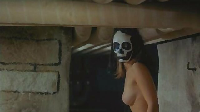 آبنوس یک اشتباه فیلم س عربی بزرگ را برای یک blowjob عمیق و ضرب و شتم مدل در گوش دادن به شیرین کاری خود می اندازد