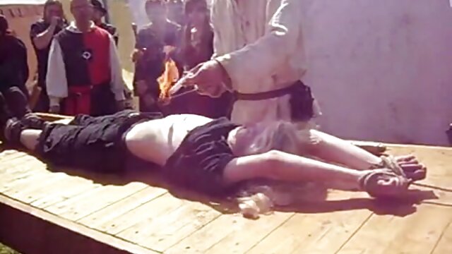 شخص با یک خروس برجک بزرگ MILF روی پخش سکس عربی پف دور